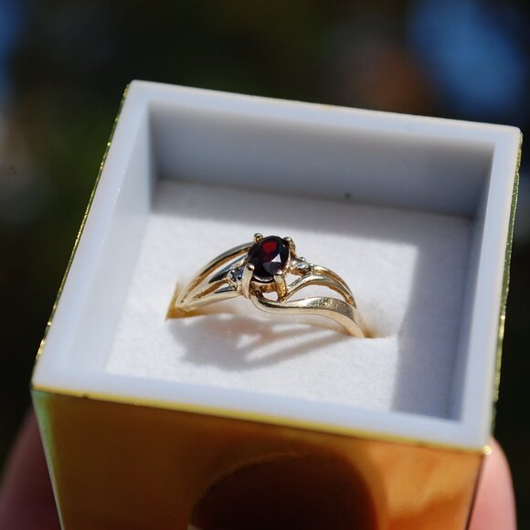 Vintage 10k Gold Oval Garnet and Diamond Bypass Ring Size 7 - Picture 12 of 13